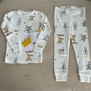 NWT Burt’s Bees Organic Cotton Jungle Gym Animal Long Sleeve & Pants Pajamas 2T